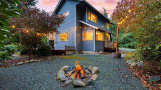 Forest Front Home w Fire Pit Mins to Beaches Wineries Trails Cedarview Retreat by AvantStay - 6