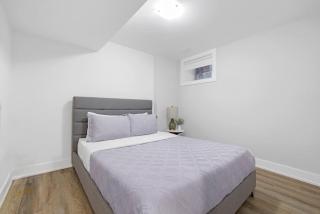 Bright 2-Bedroom Bloordale Getaway Sleeps 6 - 7