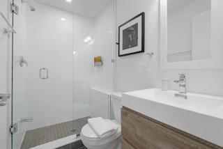 Bright 2-Bedroom Bloordale Getaway Sleeps 6 - 6