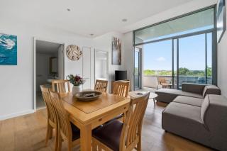 Crows Nest Balcony Stay with BBQ - 8