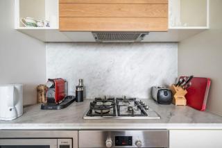 Crows Nest Balcony Stay with BBQ - 6