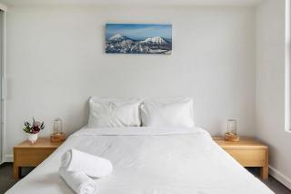 Crows Nest Balcony Stay with BBQ - 2