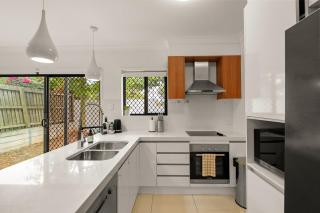 1EM ABNB-Style 5BR, 2 Parking-Patio, 5 mins to Westfield - Brisbane - 6