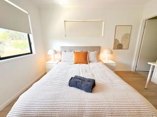 1EM Spacious Abnb 5BR Home With 2 Parking, 5 Minute To Westfield - 4