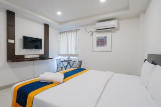 Hotel Blue Dawn - Near DLF Cyber City, Gachibowli - 6