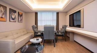 Huayang New Century International Hotel - 8