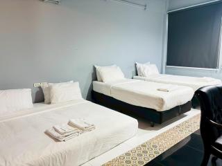 Sukhum Huai Khwang Guest House - 8