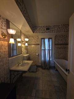 The Keet House - Historic 5 bed Heart of Downtown - 1