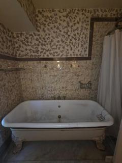 The Keet House - Historic 5 bed Heart of Downtown - 3