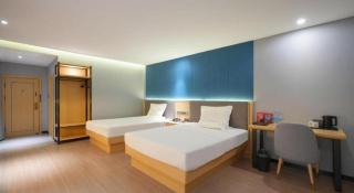 Green Tree Inn Urumqi San'gong Metro Station Exit - 7