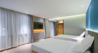 Green Tree Inn Urumqi San'gong Metro Station Exit - 6