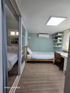 Seochon Secret Cave House - 9