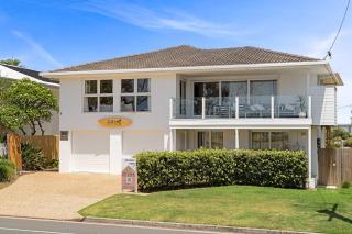 Absolute Beachfront Paradise in Buddina - 5