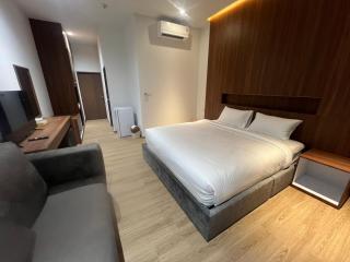 J&P Hotel Sriracha - 8