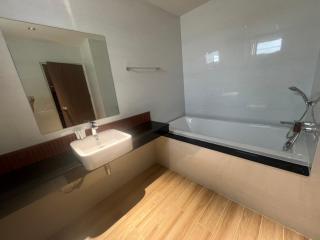 J&P Hotel Sriracha - 2