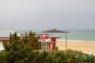 108 - Appartement T4, au dernier étage, avec ascenseur, de la résidence des Arcades, avec magnifique vue mer. - 1