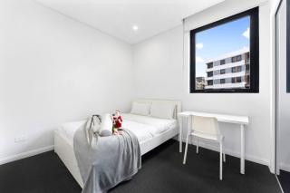 Stylish 2BR - Close to Station & 5 Mins to Airport - 9