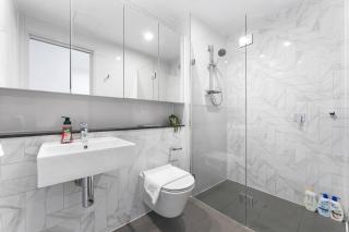 Stylish 2BR - Close to Station & 5 Mins to Airport - 3