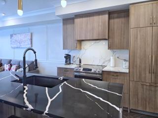 Family Stylish 2BR Condo with City View, DT, Balcony, Free Parking & In-Suite Laundry! - 3