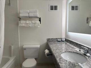 Quality Inn & Suites Everett - 2