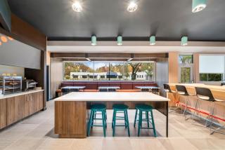 Tru By Hilton Brockton - 2