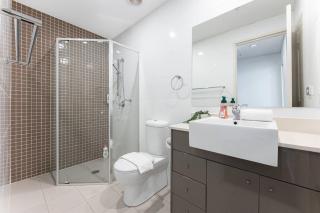 Cozy 2BR Waterloo Haven Near Cafés & Parks - 3