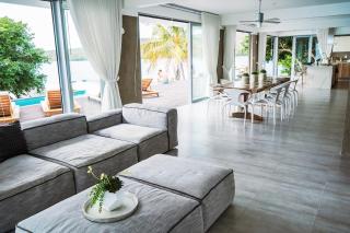 Villa Mariposa Ocean Front Mansion with Infinity Pool - 0