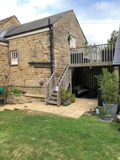 The Oaks A private room in our home With its own entrance with internal doors locked More suited to quieter guests wanting a peaceful stay - 3