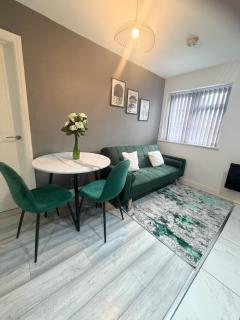 Cosy And Modern 1 Bedroom Bristol Flat Sleeps 3 - 0