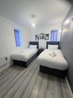 Cosy And Modern 1 Bedroom Bristol Flat Sleeps 3 - 4