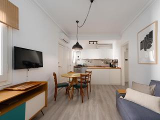 Cosy Sants Apartment - 8