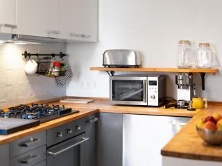 Cosy Sants Apartment - 1