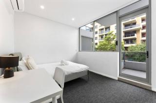 Stylish 2BR Waterloo Stay Near Cafés & Parks - 8
