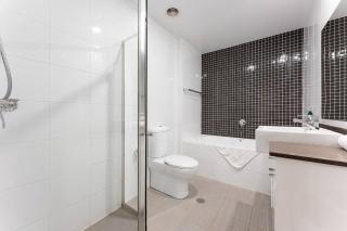 Stylish 2BR Waterloo Stay Near Cafés & Parks - 6