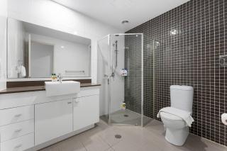 Stylish 2BR Waterloo Stay Near Cafés & Parks - 5