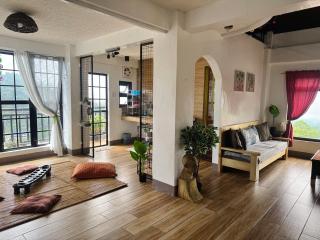 Art Studio Loft Apartment with Stunning Views - 7