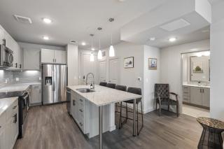 Modern 2BR Poolside Patio Suite in North Austin - 8