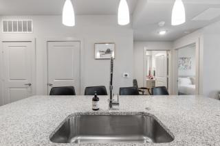 Modern 2BR Poolside Patio Suite in North Austin - 4