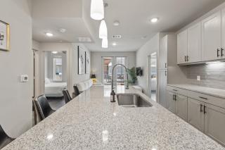 Modern 2BR Poolside Patio Suite in North Austin - 2