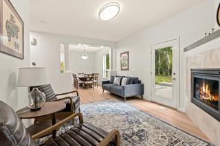 3100 SF 2 en suites, dedicated theatre-game room - 9