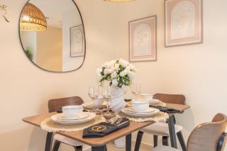 Modern 1BR Oasis with Balcony & Full Kitchen - 7