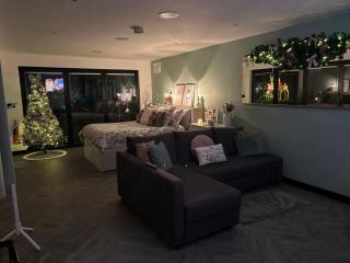 Little Woodlands Chalet with Private Garden & Hot Tub - Llancarfan - 2