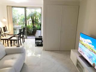 Leafy Glebe Escape, Poolside, Walk to Uni & CBD - 0