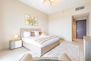 Private Beach - Full Zayed Museum Views - 1 min walk to Mamsha Boulevard and Beach - Ajwan Towers - Massive Balcony - 5 min to Louvre, Zayed National Museum, teamLab Phenomena, National History Museum, Guggenheim and more - 1