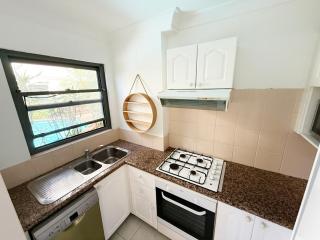 Leafy Glebe Escape, Poolside, Walk to Uni & CBD - 7