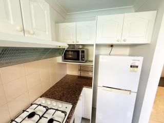 Leafy Glebe Escape, Poolside, Walk to Uni & CBD - 6