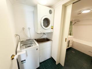 Leafy Glebe Escape, Poolside, Walk to Uni & CBD - 5