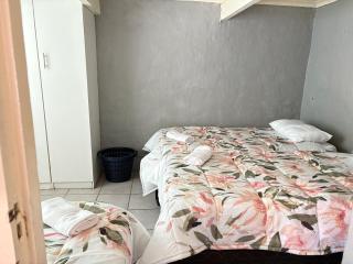 Holiday Home In Glenwood, Durban - 7