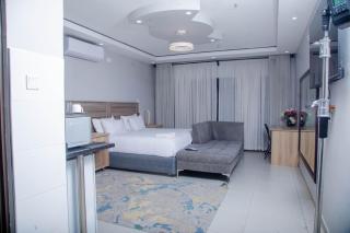 Palm Leaf – Hazeldene Kwekwe with pool - 2333 - 0