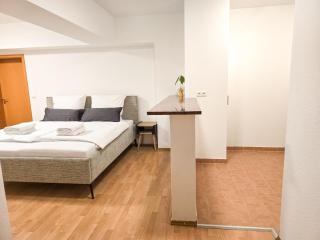 City-Close - King Bed & Free Garage - 5